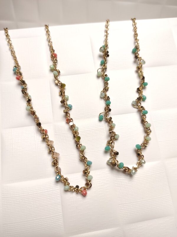 Colar em aço com missangas coloridas