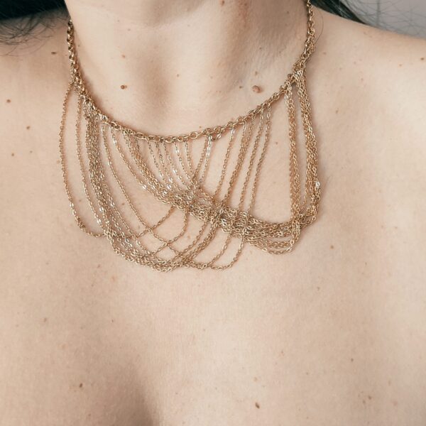 Colar em aço com diversos fios também em aço