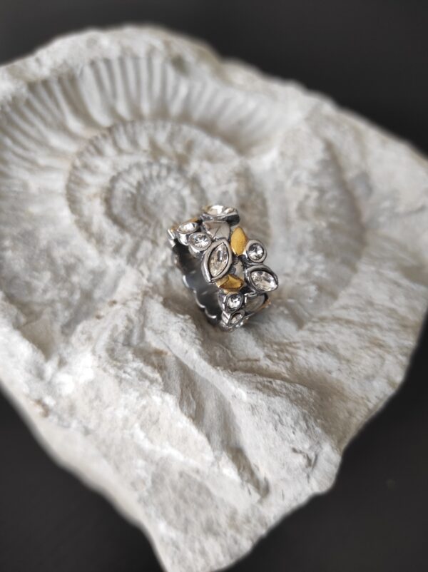 Anel em aço com brilhantes