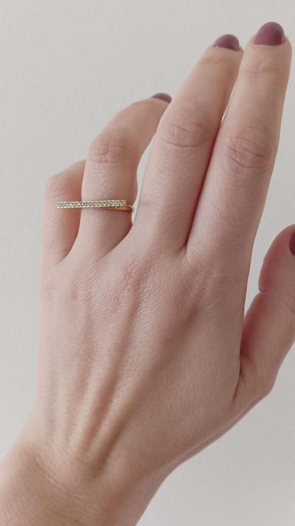 Anel ajustável em aço comprido com zirconias