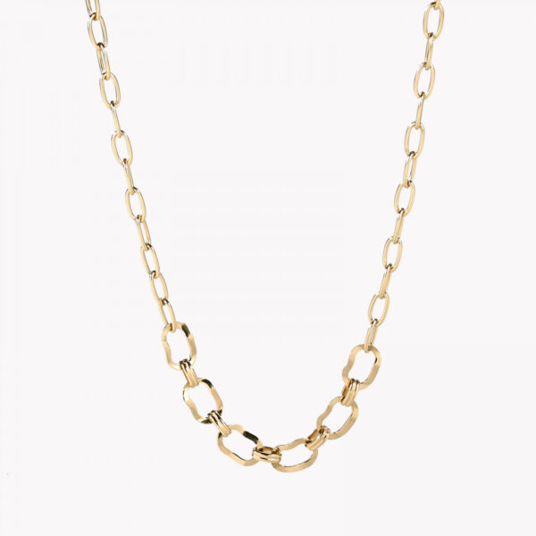 Colar em aço de argolas, sendo algumas delas maiores e texturadas