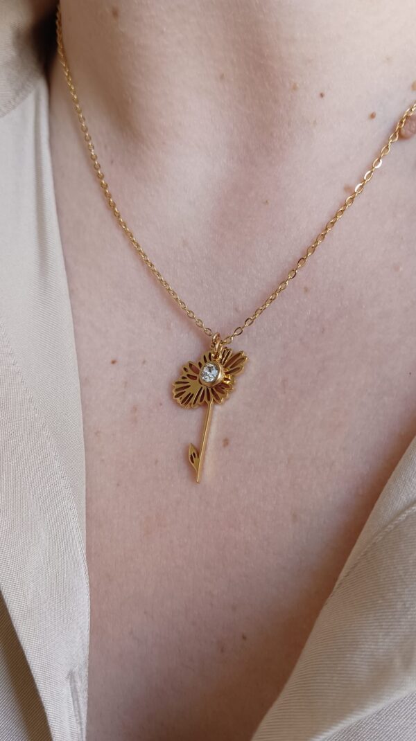 Colar Flor Brilhante