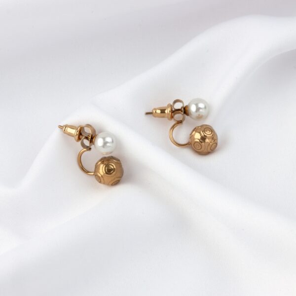 Brincos em aço com bola de Viana e pérola