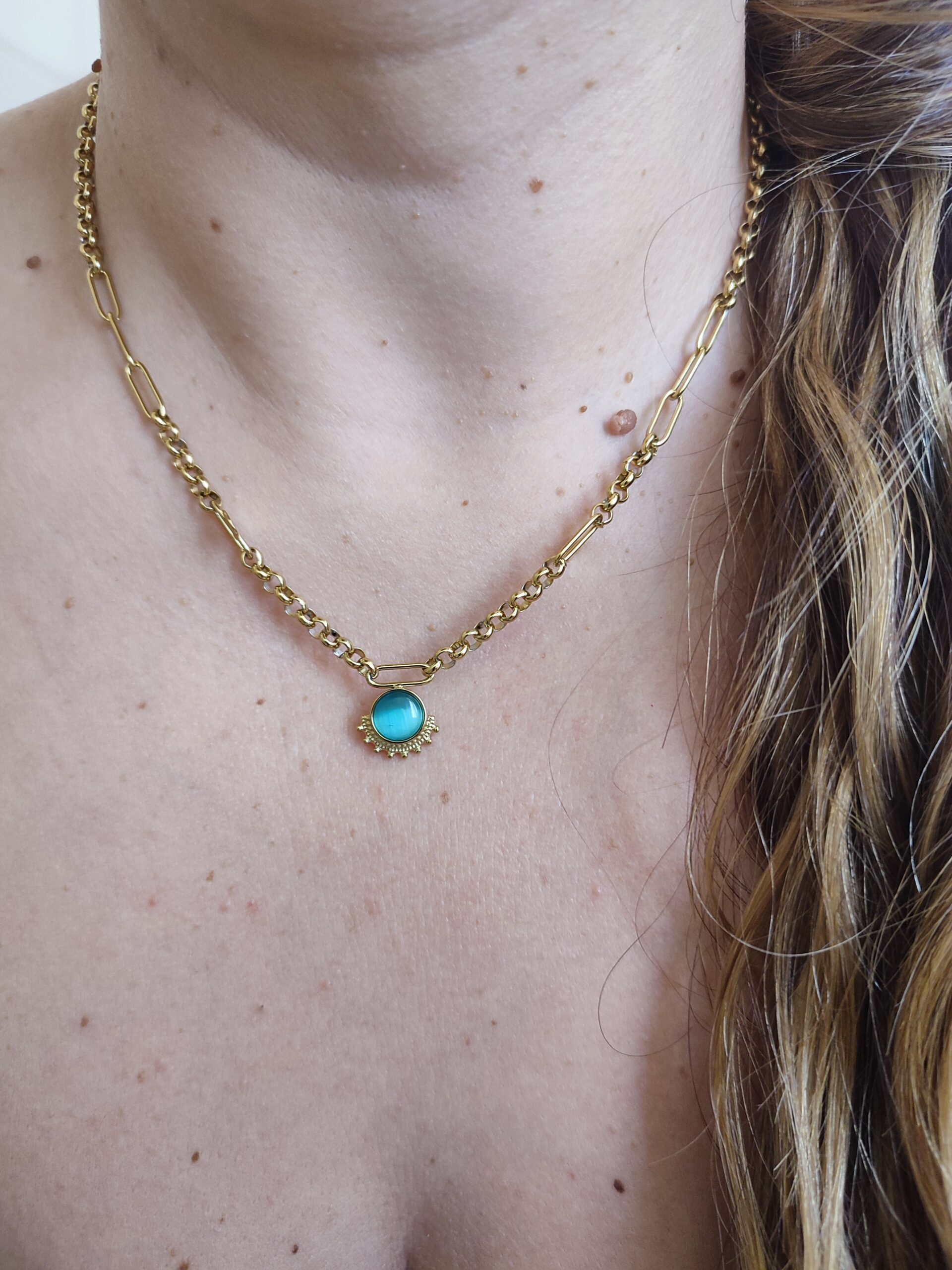 Colar em aço com pendente circular, cor esmeralda